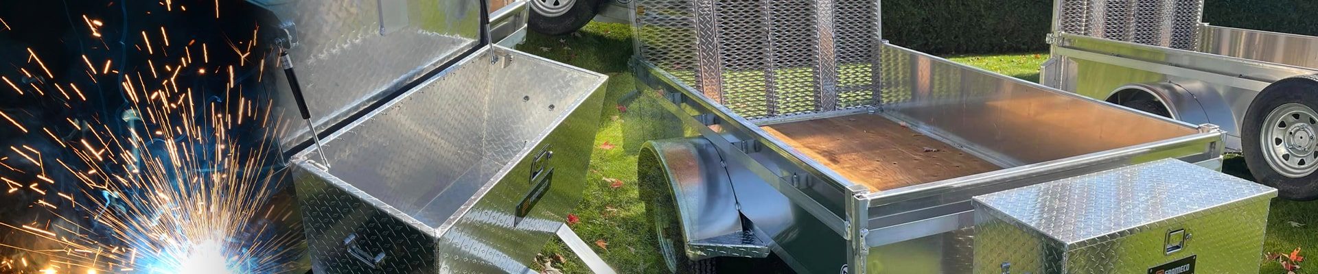 Coffre en aluminium à carreaux sur une remorque