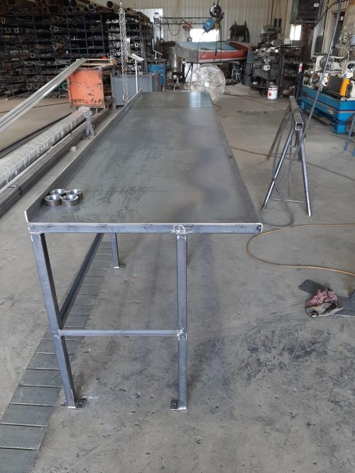 Établi de garage sur mesure (2/4)